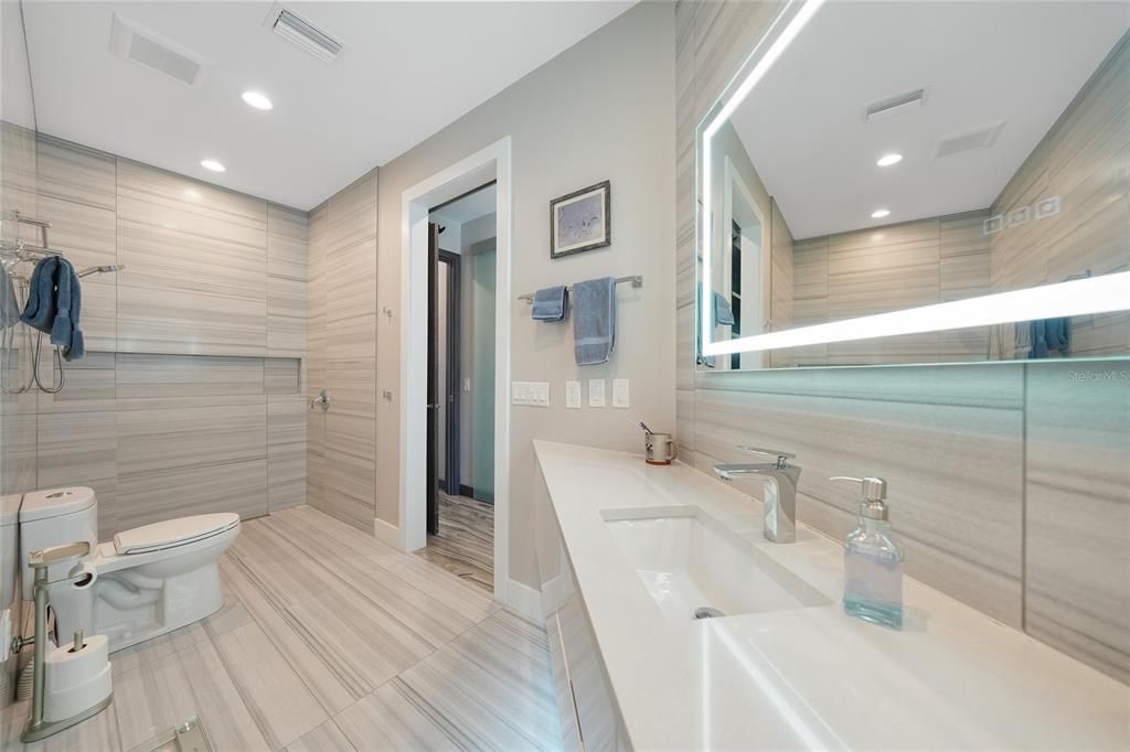 For Sale: $1,100,000 (3 beds, 3 baths, 2809 Square Feet)