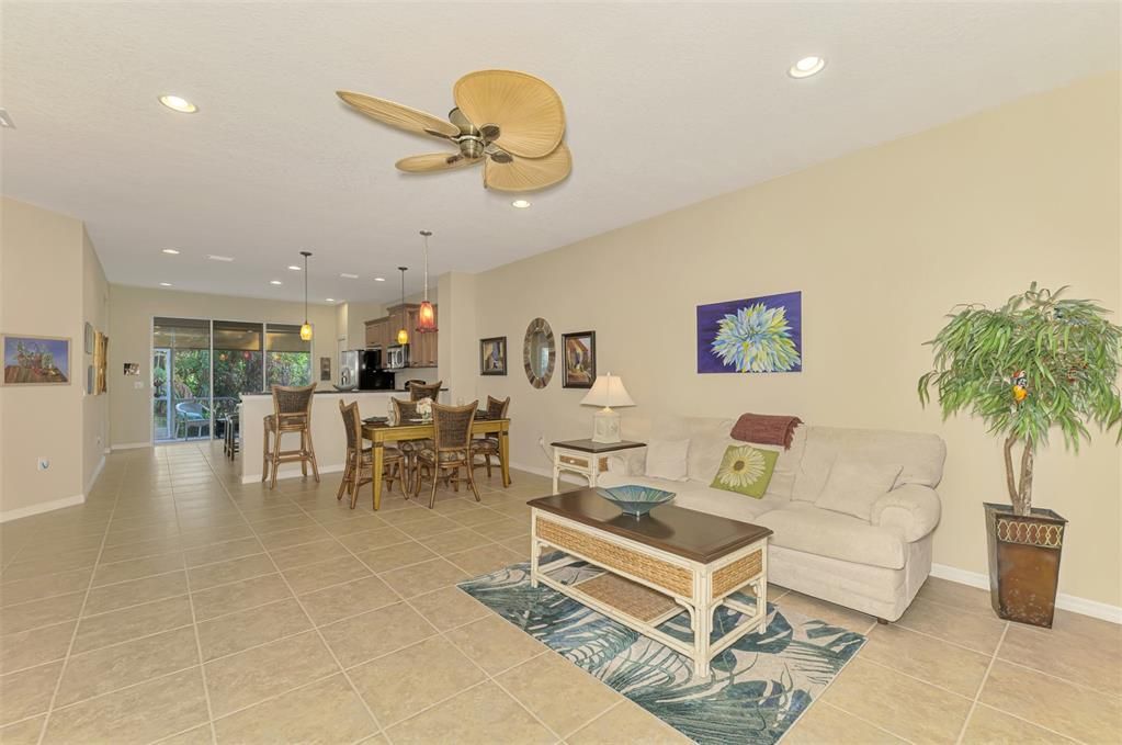 Activo con contrato: $289,500 (2 camas, 2 baños, 1560 Pies cuadrados)