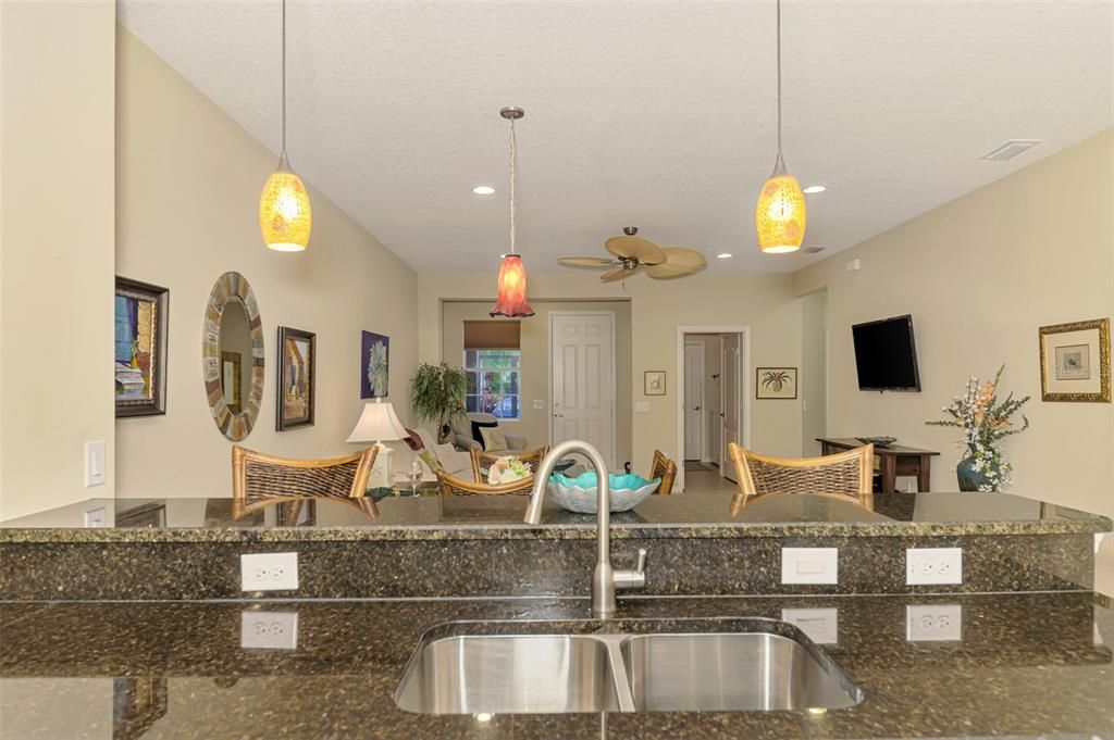 Activo con contrato: $289,500 (2 camas, 2 baños, 1560 Pies cuadrados)