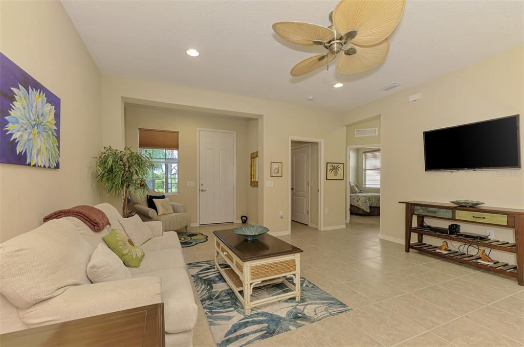 Activo con contrato: $289,500 (2 camas, 2 baños, 1560 Pies cuadrados)