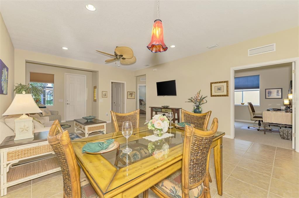 Activo con contrato: $289,500 (2 camas, 2 baños, 1560 Pies cuadrados)