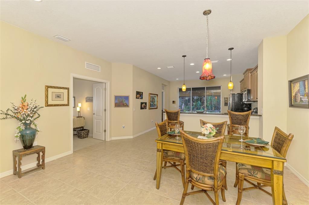 Activo con contrato: $289,500 (2 camas, 2 baños, 1560 Pies cuadrados)