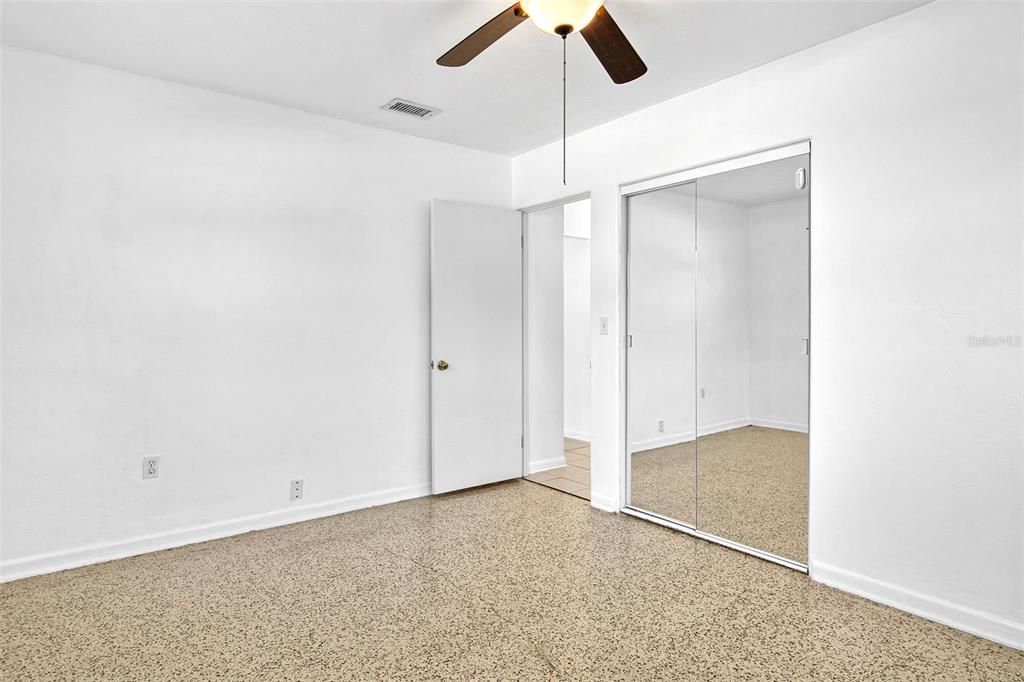 合同活跃: $349,000 (2 贝兹, 2 浴室, 1103 平方英尺)