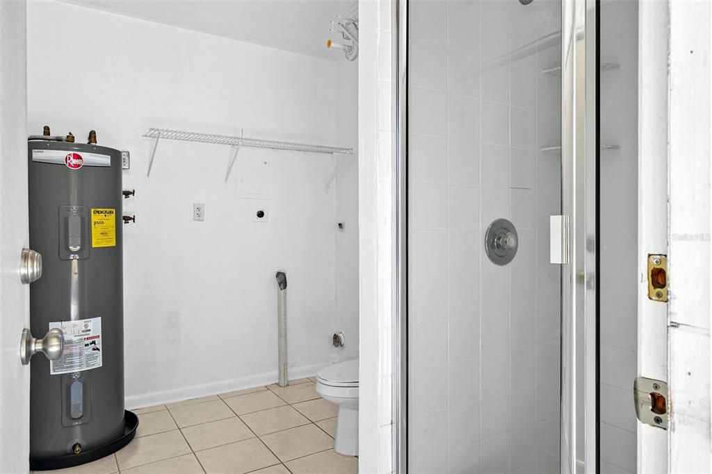 合同活跃: $349,000 (2 贝兹, 2 浴室, 1103 平方英尺)