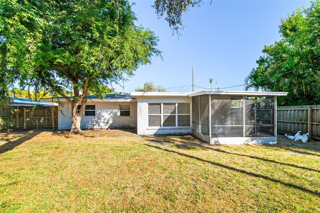 合同活跃: $349,000 (2 贝兹, 2 浴室, 1103 平方英尺)