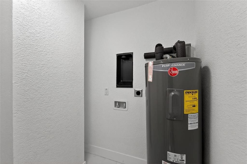 For Sale: $550,000 (7 beds, 6 baths, 2998 Square Feet)