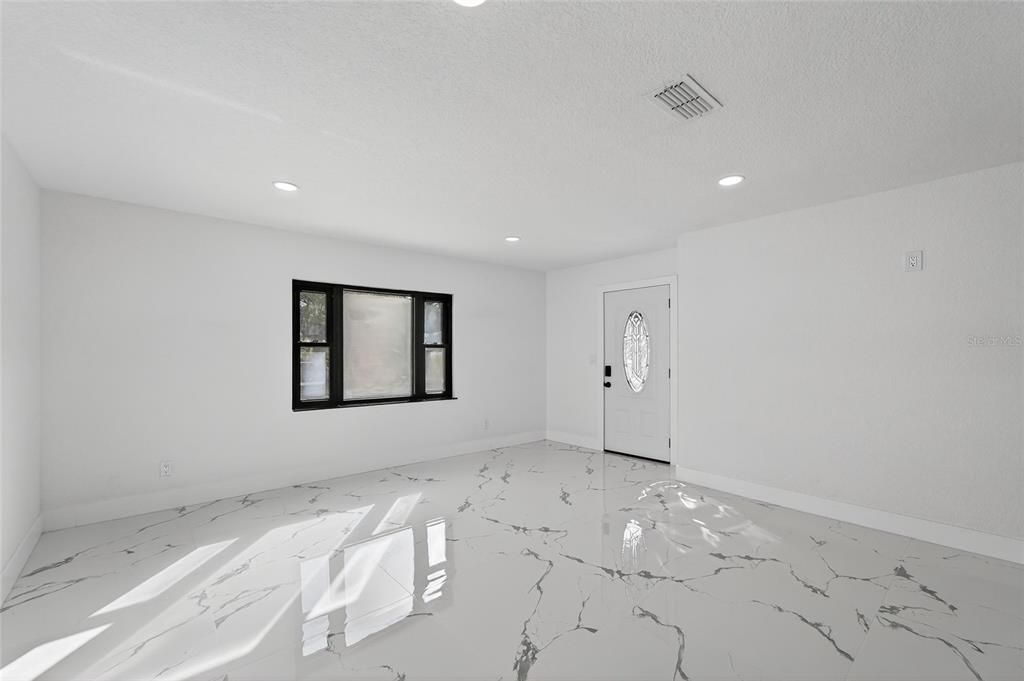 For Sale: $550,000 (7 beds, 6 baths, 2998 Square Feet)