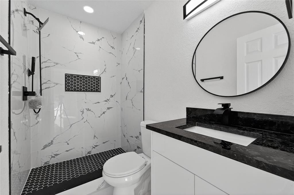 For Sale: $550,000 (7 beds, 6 baths, 2998 Square Feet)