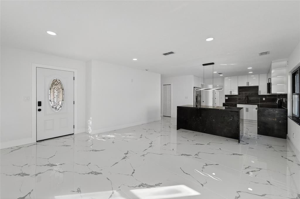 For Sale: $550,000 (7 beds, 6 baths, 2998 Square Feet)