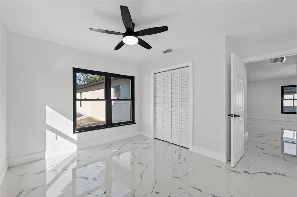 For Sale: $550,000 (7 beds, 6 baths, 2998 Square Feet)