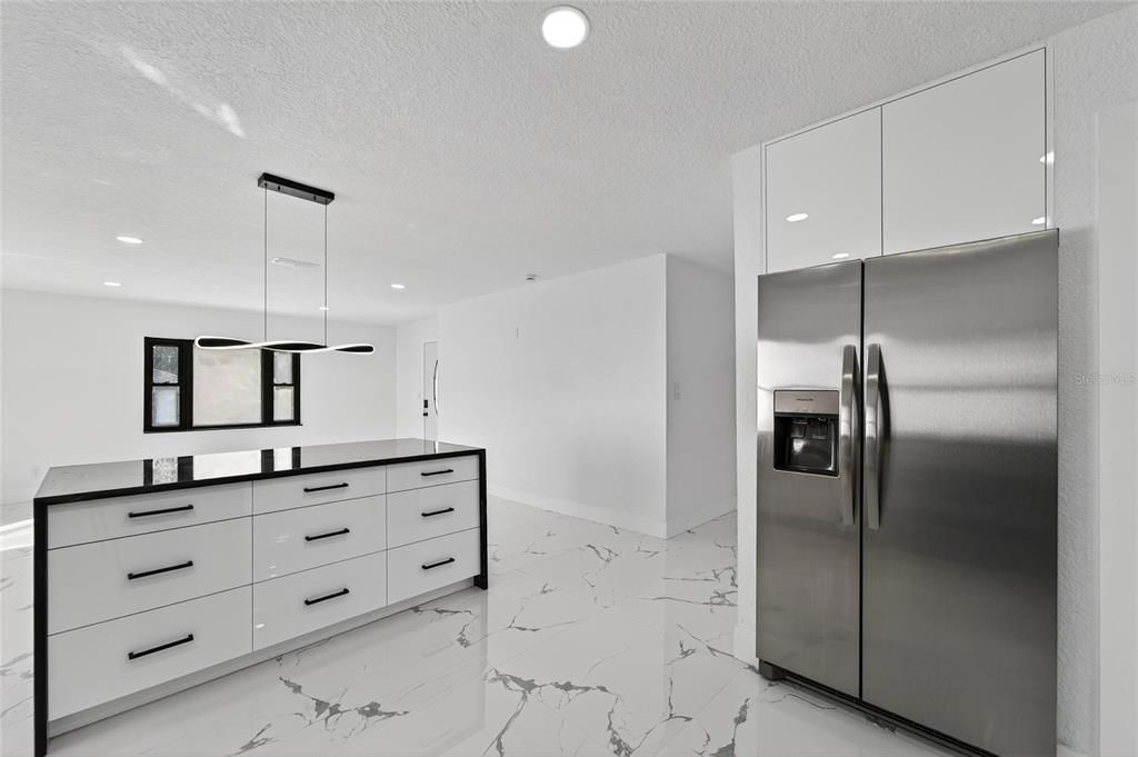 For Sale: $550,000 (7 beds, 6 baths, 2998 Square Feet)