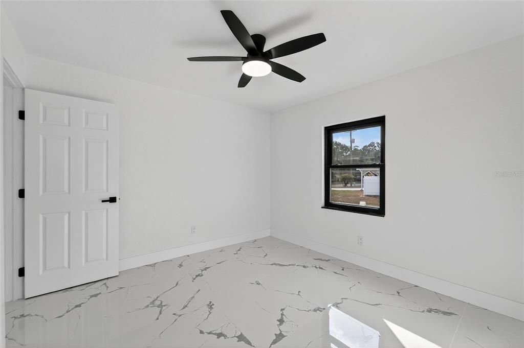 For Sale: $550,000 (7 beds, 6 baths, 2998 Square Feet)