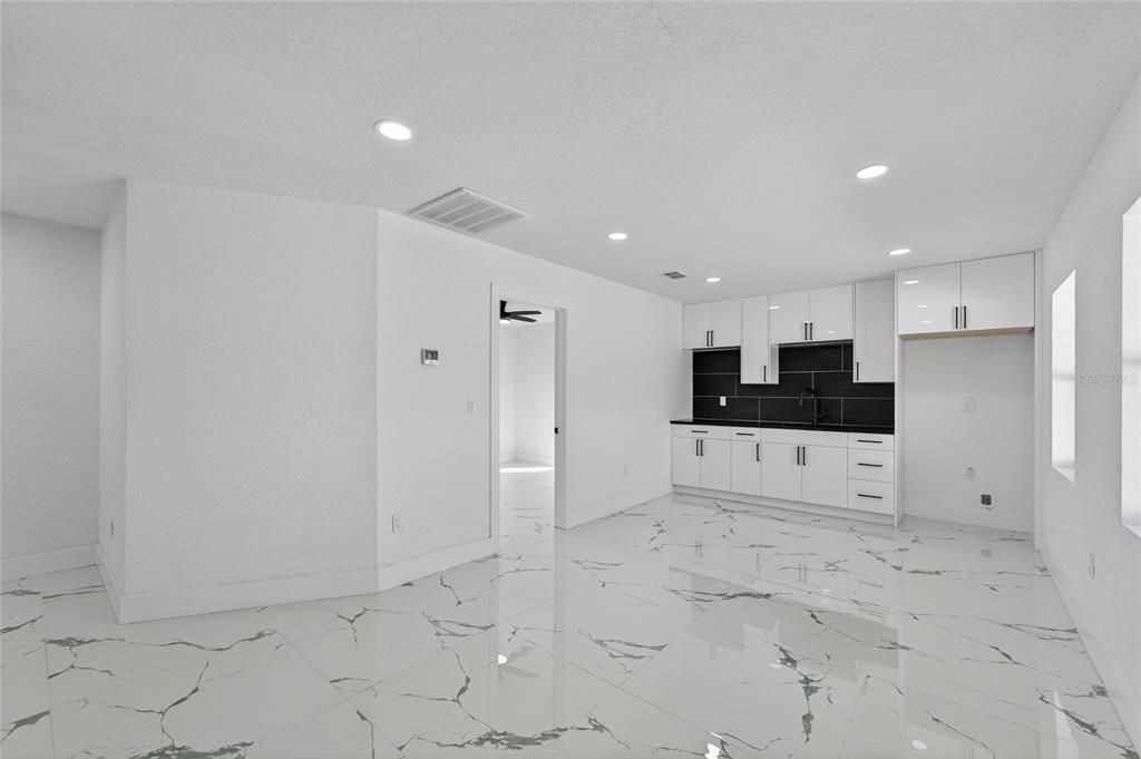 For Sale: $550,000 (7 beds, 6 baths, 2998 Square Feet)