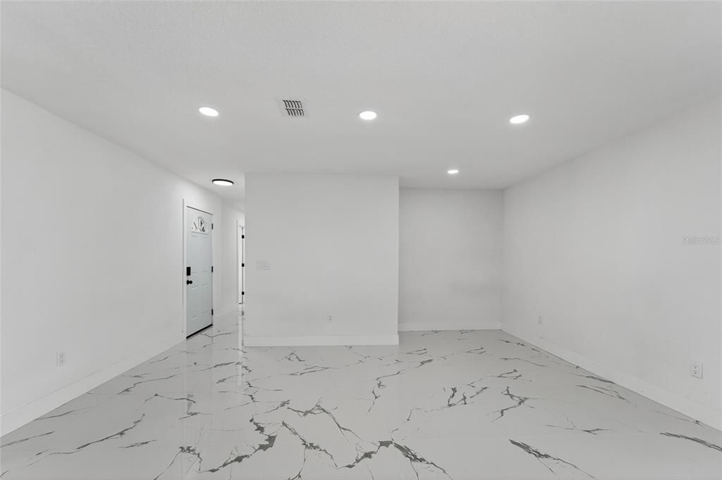 For Sale: $550,000 (7 beds, 6 baths, 2998 Square Feet)