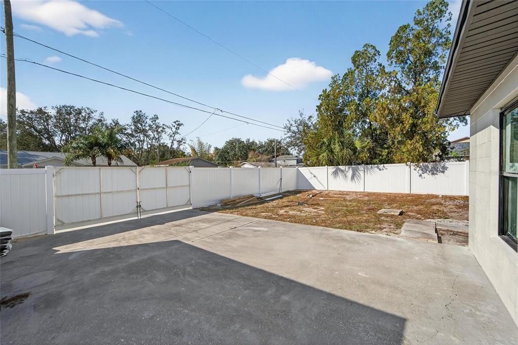 For Sale: $550,000 (7 beds, 6 baths, 2998 Square Feet)