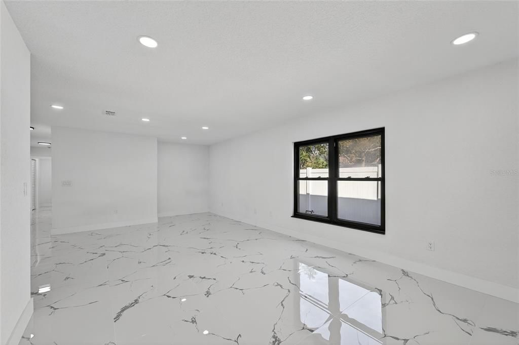 For Sale: $550,000 (7 beds, 6 baths, 2998 Square Feet)