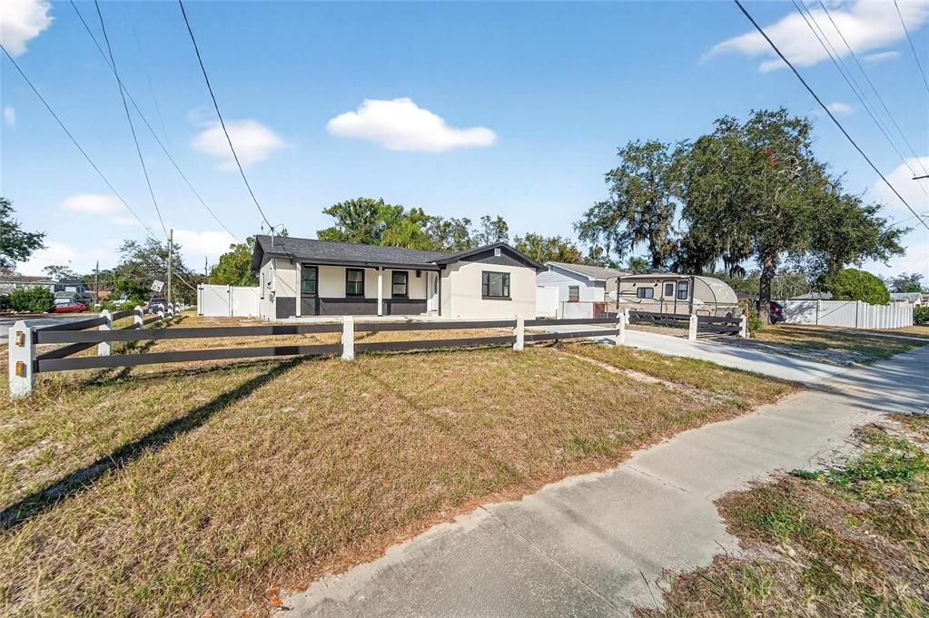 For Sale: $550,000 (7 beds, 6 baths, 2998 Square Feet)