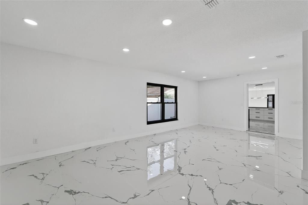 For Sale: $550,000 (7 beds, 6 baths, 2998 Square Feet)