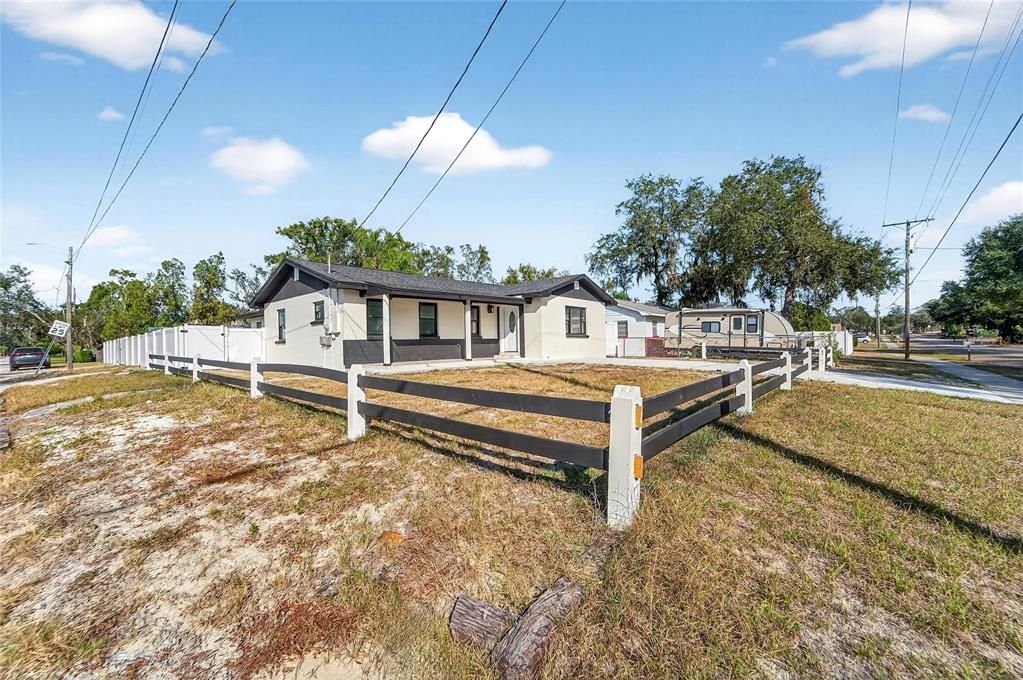 For Sale: $550,000 (7 beds, 6 baths, 2998 Square Feet)