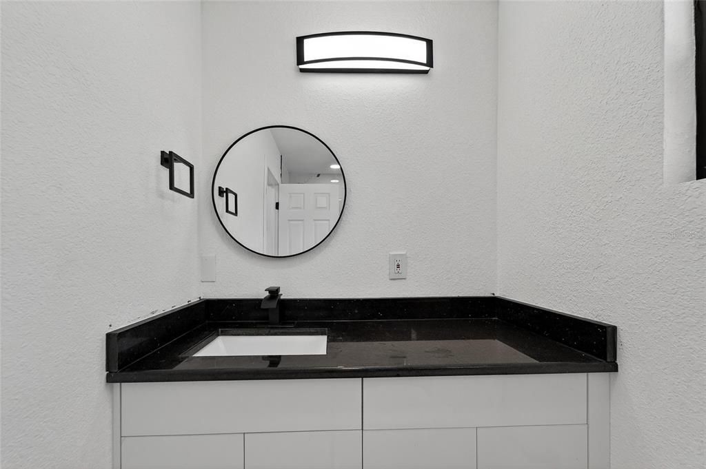 For Sale: $550,000 (7 beds, 6 baths, 2998 Square Feet)