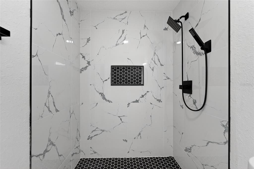 For Sale: $550,000 (7 beds, 6 baths, 2998 Square Feet)