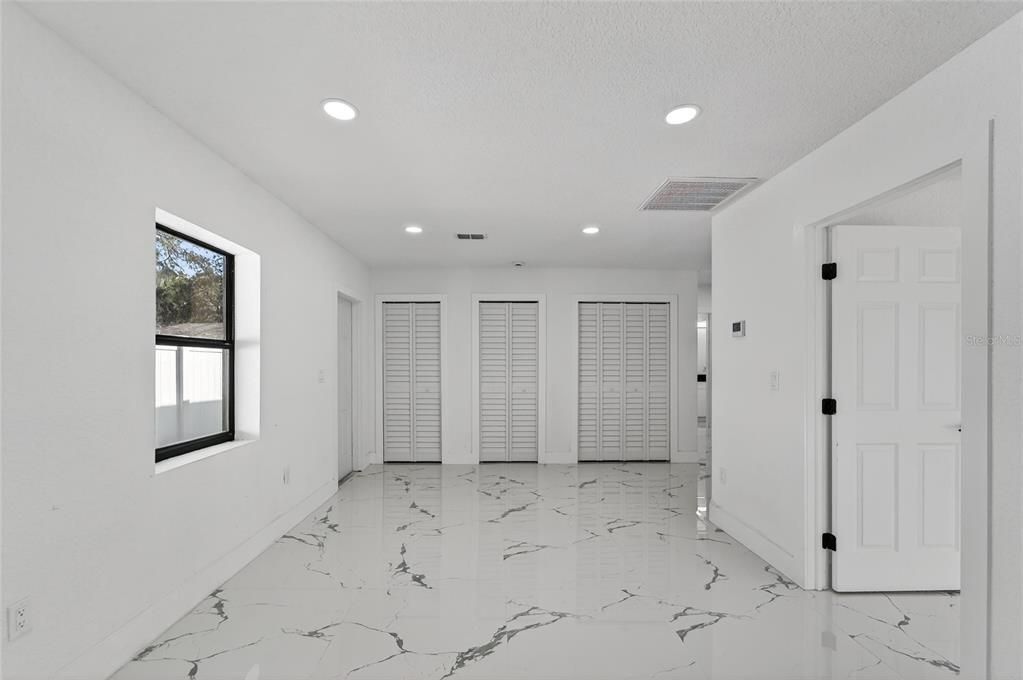 For Sale: $550,000 (7 beds, 6 baths, 2998 Square Feet)