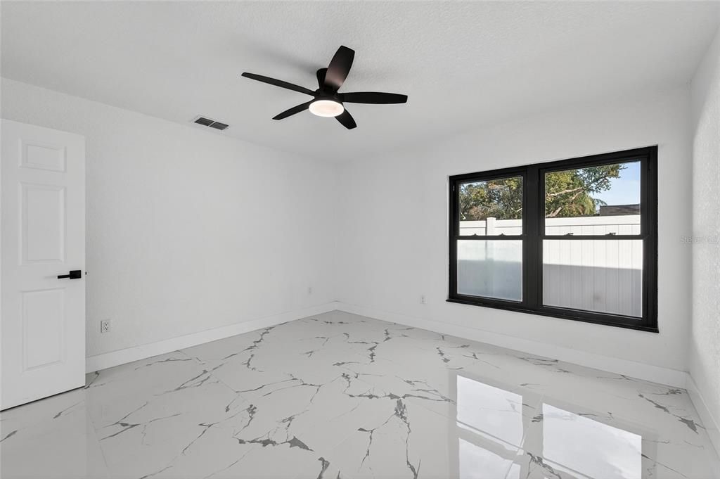 For Sale: $550,000 (7 beds, 6 baths, 2998 Square Feet)