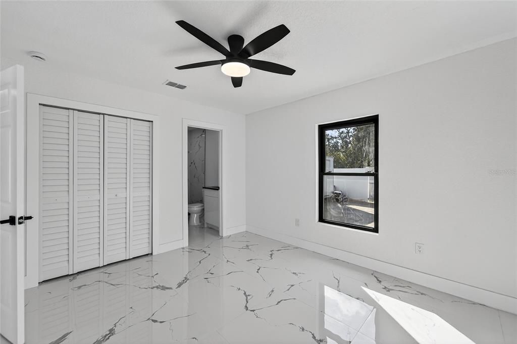 For Sale: $550,000 (7 beds, 6 baths, 2998 Square Feet)