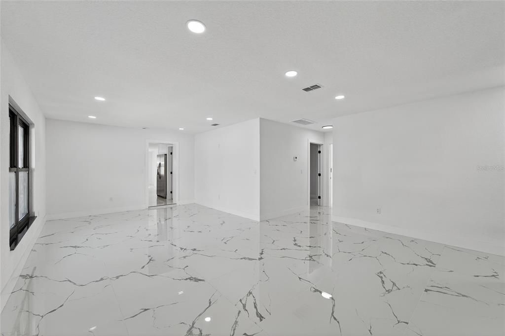 For Sale: $550,000 (7 beds, 6 baths, 2998 Square Feet)