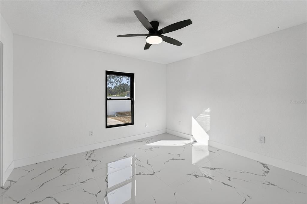 For Sale: $550,000 (7 beds, 6 baths, 2998 Square Feet)