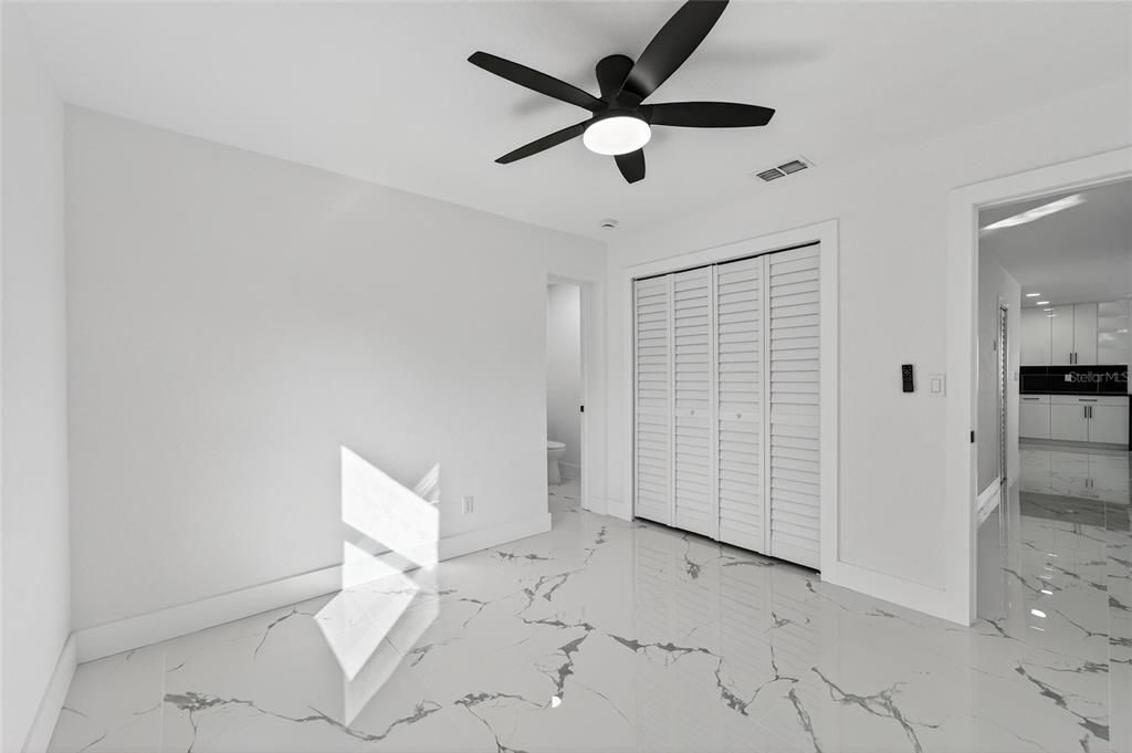 For Sale: $550,000 (7 beds, 6 baths, 2998 Square Feet)