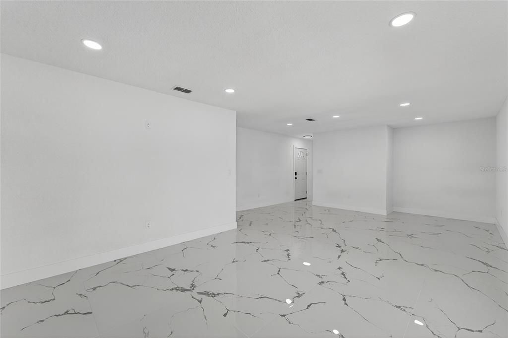 For Sale: $550,000 (7 beds, 6 baths, 2998 Square Feet)