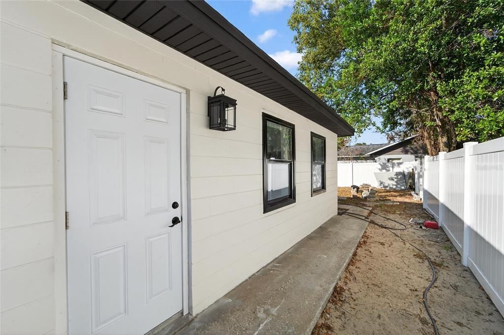 For Sale: $550,000 (7 beds, 6 baths, 2998 Square Feet)