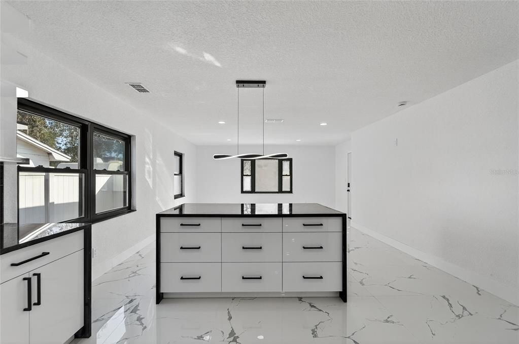 For Sale: $550,000 (7 beds, 6 baths, 2998 Square Feet)