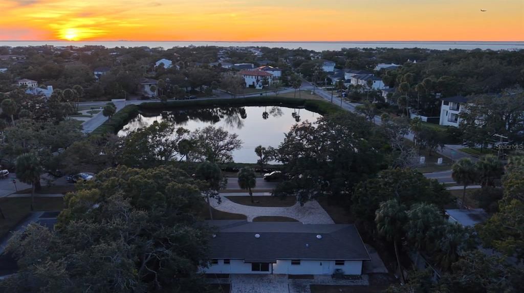 На продажу: $850,000 (3 спален, 2 ванн, 1590 Квадратных фут)