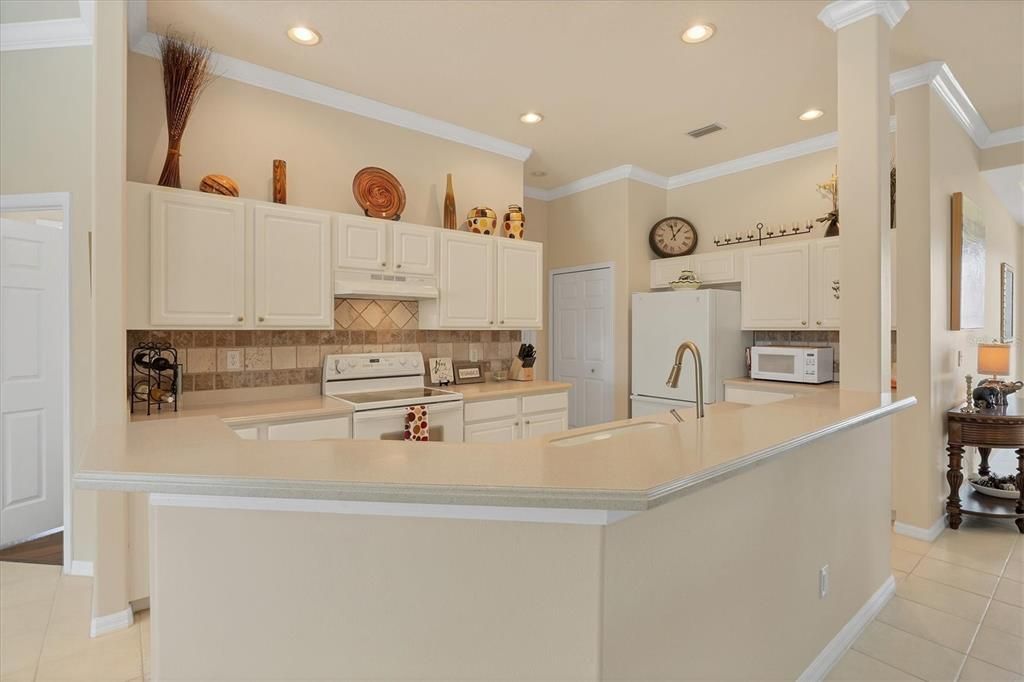 For Sale: $699,000 (3 beds, 2 baths, 1999 Square Feet)