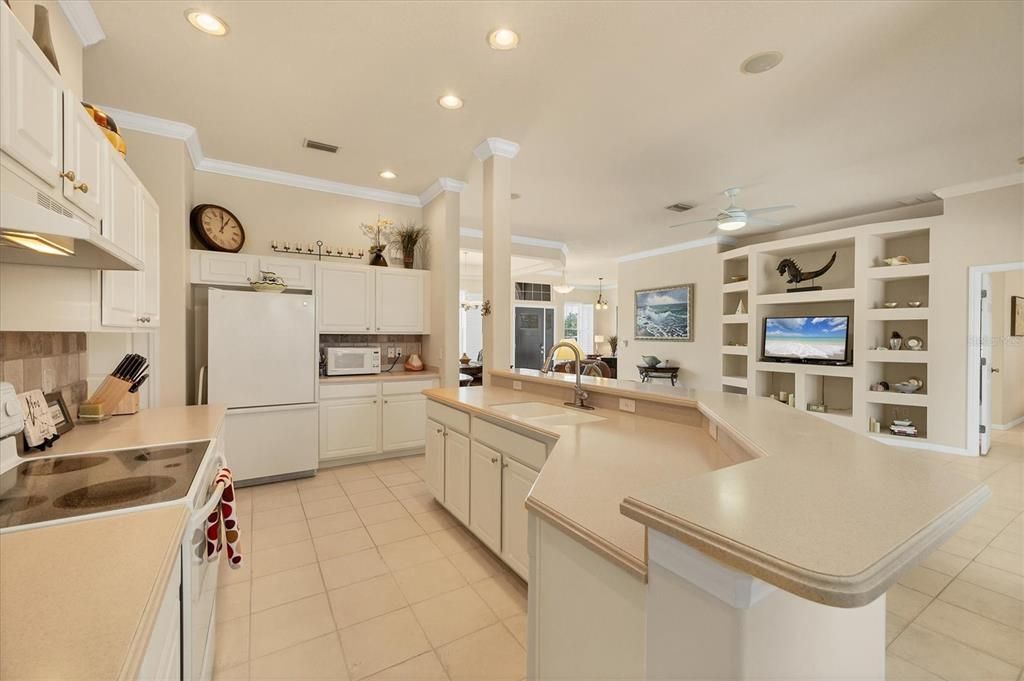 For Sale: $699,000 (3 beds, 2 baths, 1999 Square Feet)