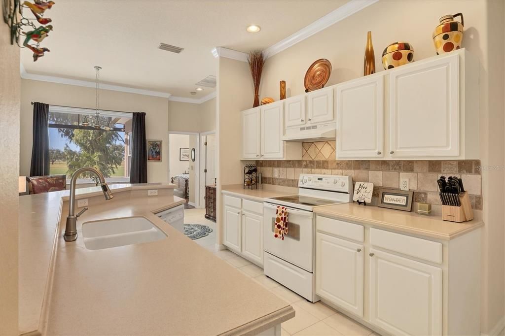 For Sale: $699,000 (3 beds, 2 baths, 1999 Square Feet)