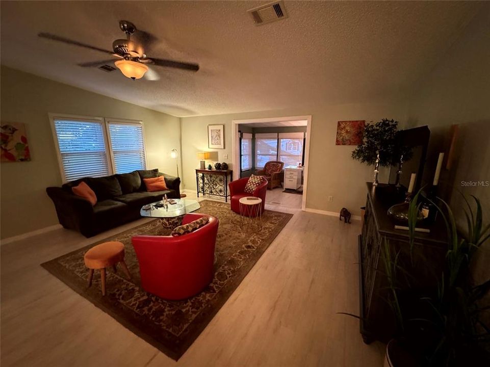 En Venta: $181,000 (2 camas, 2 baños, 1191 Pies cuadrados)