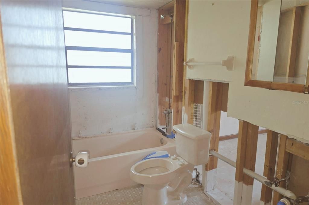 Active With Contract: $224,900 (3 beds, 2 baths, 1534 Square Feet)