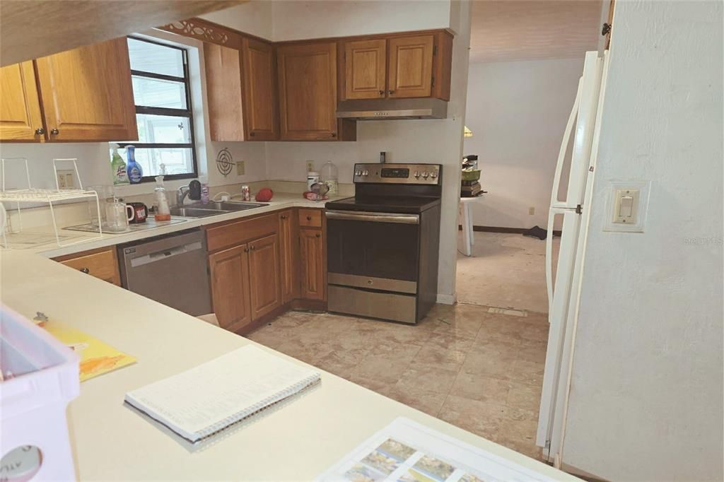 Active With Contract: $224,900 (3 beds, 2 baths, 1534 Square Feet)