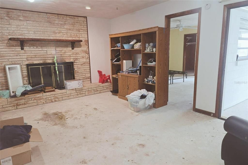 Active With Contract: $224,900 (3 beds, 2 baths, 1534 Square Feet)