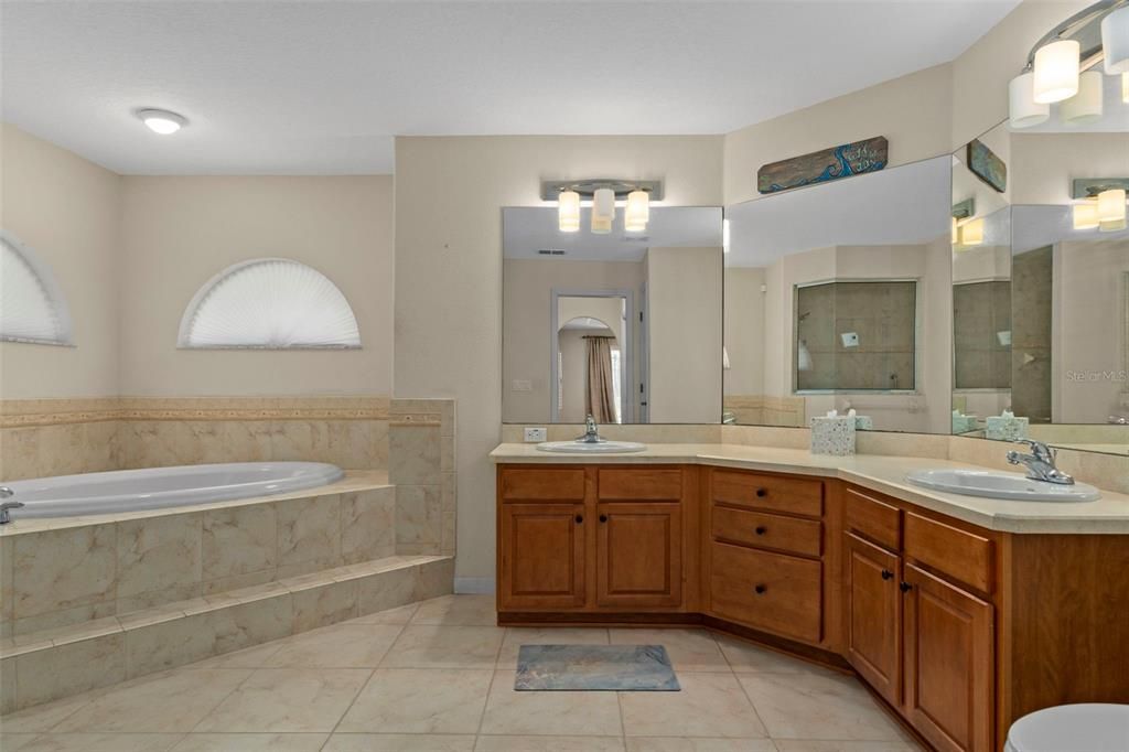 待售: $550,000 (3 贝兹, 2 浴室, 2281 平方英尺)