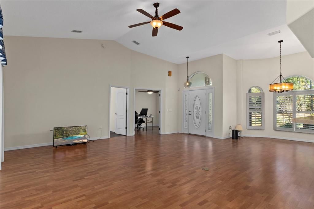 待售: $550,000 (3 贝兹, 2 浴室, 2281 平方英尺)