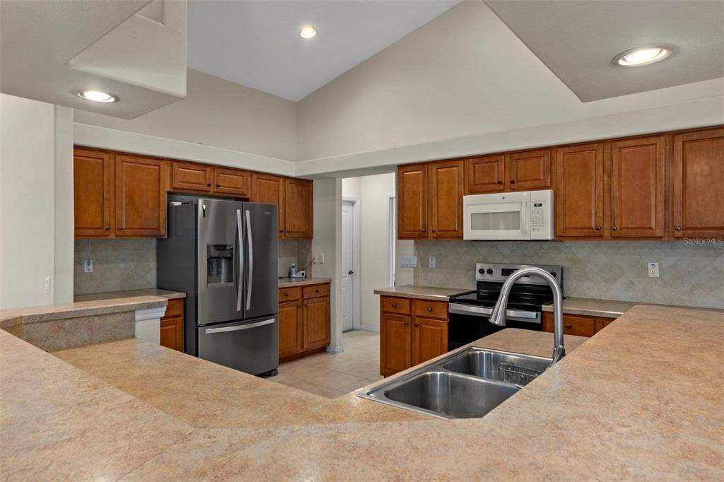 待售: $550,000 (3 贝兹, 2 浴室, 2281 平方英尺)