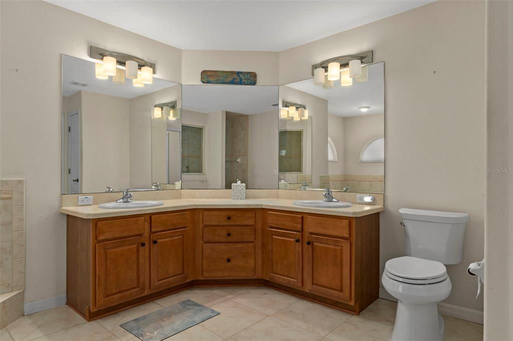 待售: $550,000 (3 贝兹, 2 浴室, 2281 平方英尺)