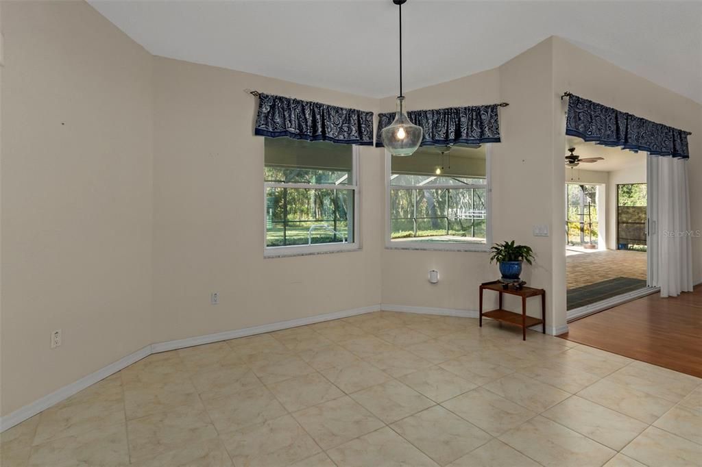 待售: $550,000 (3 贝兹, 2 浴室, 2281 平方英尺)