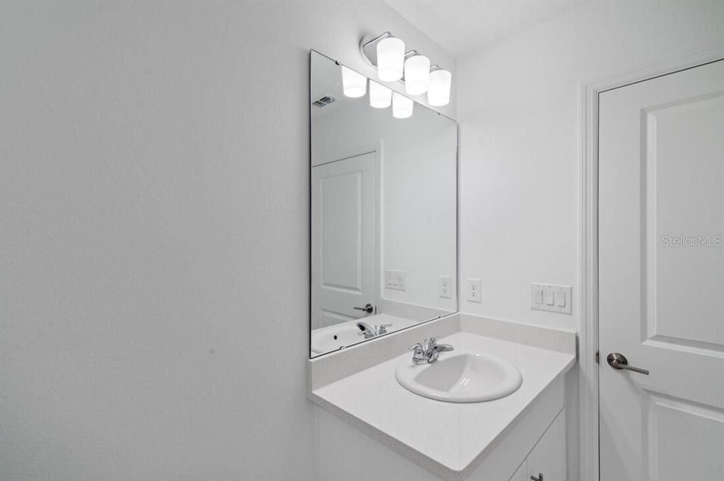 На продажу: $279,584 (3 спален, 2 ванн, 1558 Квадратных фут)