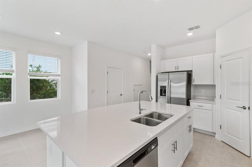 En Venta: $279,584 (3 camas, 2 baños, 1558 Pies cuadrados)