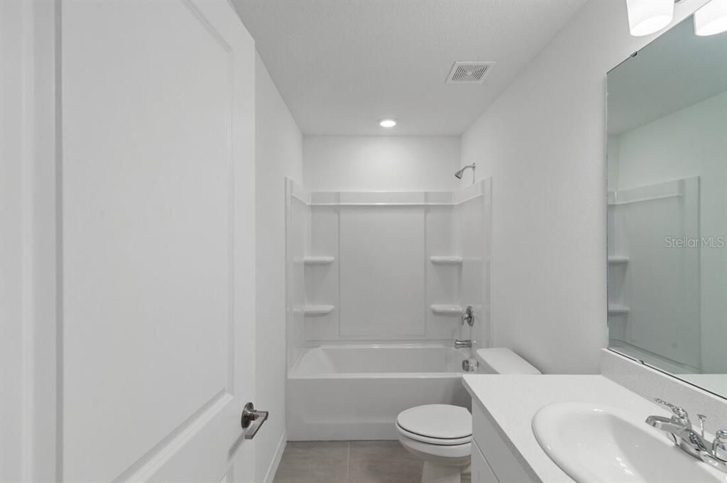 На продажу: $279,584 (3 спален, 2 ванн, 1558 Квадратных фут)